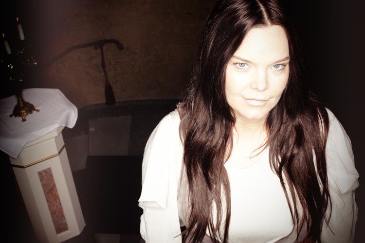 Anette Olzon na zdjęciach z nowej sesji