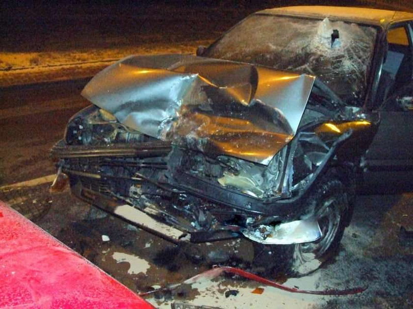 Pijak spowodował wypadek na trzy samochody