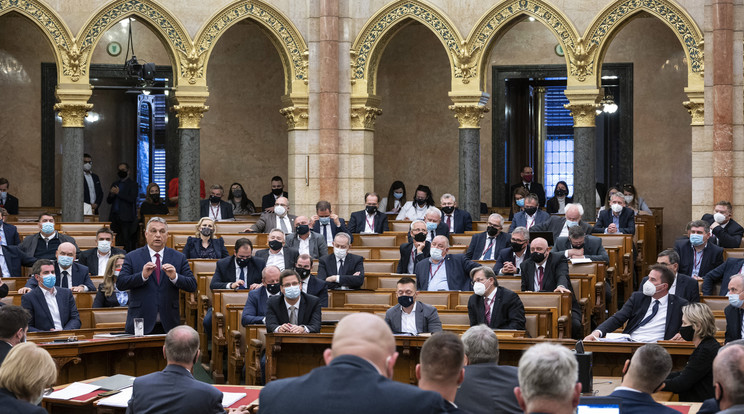 Ma szavaznak a képviselők a "közfeladatot ellátó közérdekű vagyonkezelő alapítványokról" szóló fideszes javaslatról, ami jelentős állami vagyont juttatna az alapítványok birtokába / MTI/Szigetváry Zsolt