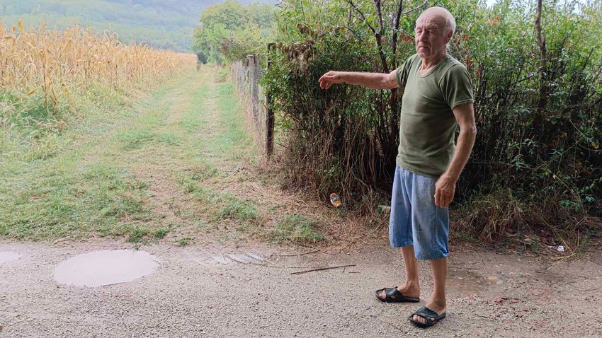 Ljubomir Nikolić pokazuje gde je pronađena Marina koja je ubila majku u Nišu