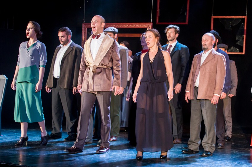 Scena iz predstave ''Jesenjin'' Novosadskog pozorišta