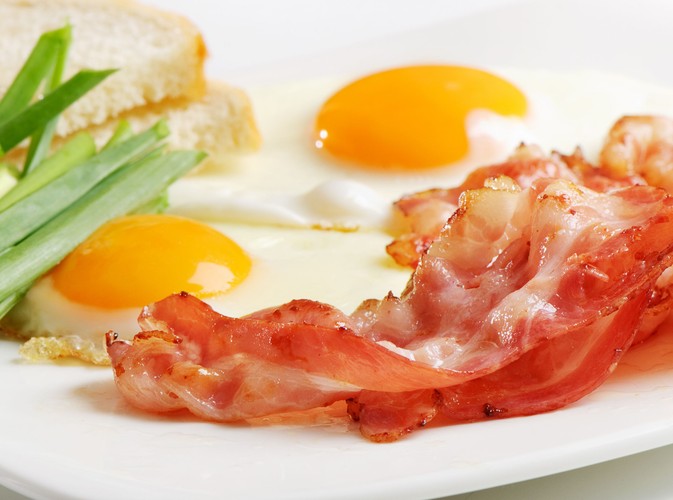 13. Wybieraj boczek zamiast kiełbasy