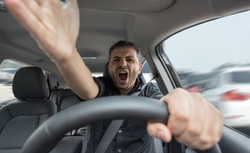 To agresja za kierownicą przyczynia się do wypadków drogowych. WYNIKI badania