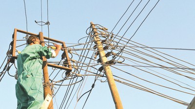 EEDC embarks on massive revenue drive, to disconnect debtors. [WithinNigeria]