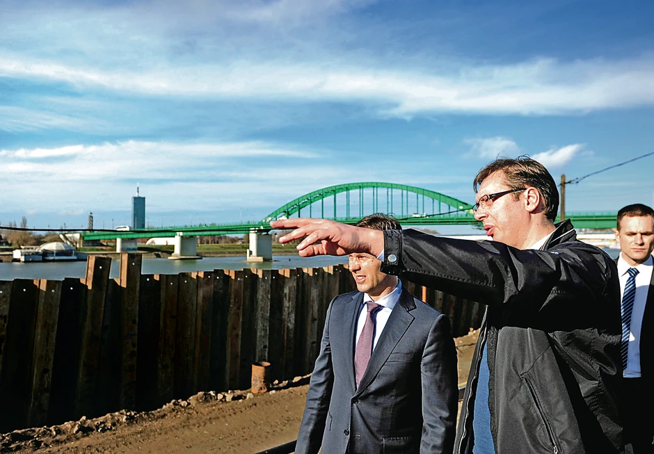 Beogradski gradonačelnik Siniša Mali i premijer Aleksandar Vučić na obali Save