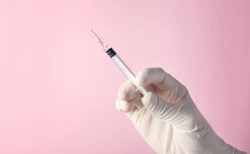 Biontech i Pfizer produkują szczepionkę dostosowaną do wariantu Omikron