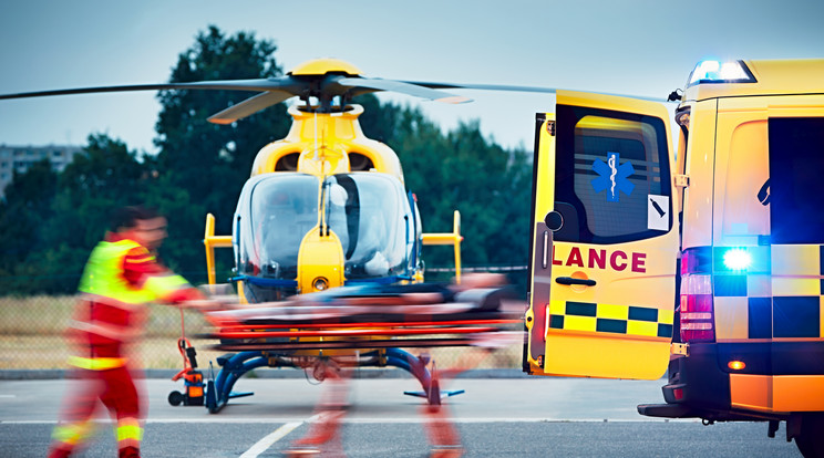 Mentőhelikopter vitte kórházba a negyedikről kizuhant hétéves gyereket Fotó: Getty Images