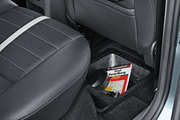 W środku wiele poręcznych schowków