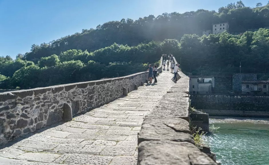 Kamienny most w Toskanii
