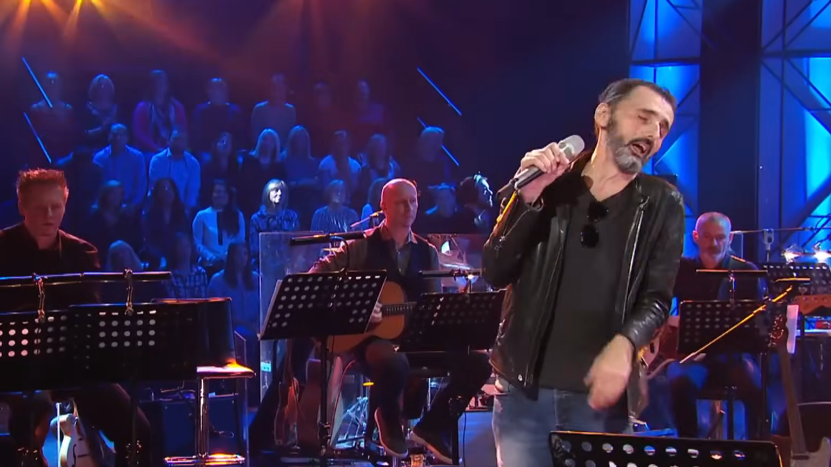 "NAŽALOST, NIJE BIO DOBRO" Goran Bare prekinuo koncert tokom prve pesme, obezbeđenje ga odvelo sa bine: Oglasili se članovi benda i otkrili razlog