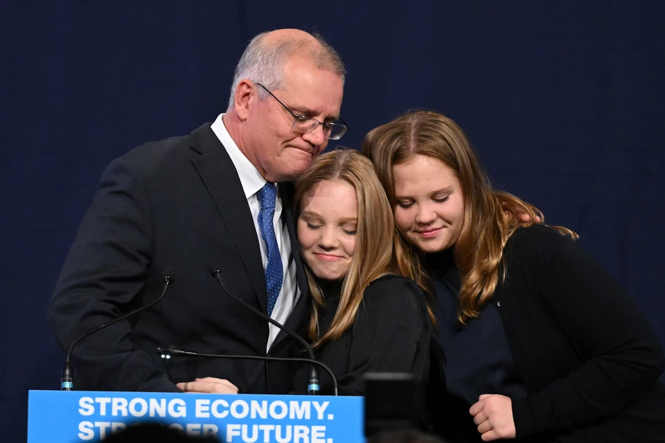 Skot Morison sa ćerkama nakon poraza na izborima