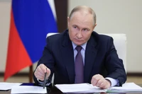 O córkach mówi "te kobiety", synów ukrył w twierdzy. Tak żyją dzieci Putina