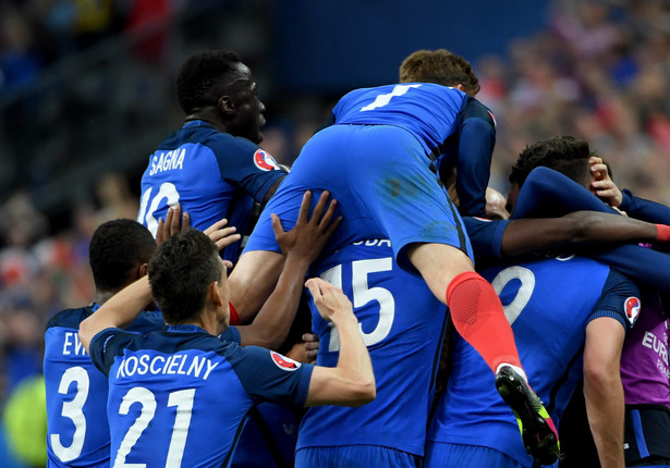 Niespodzianki nie było. W meczu otwarcia Francja pokonała Rumunię 2:1
