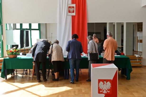 Polacy wybierają prezydenta. PKW podała frekwencję z godz. 17.00