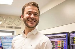 Inwestor, który zarobił sześciocyfrową kwotę, dzieli się wiedzą. To jego zasady gry na giełdzie