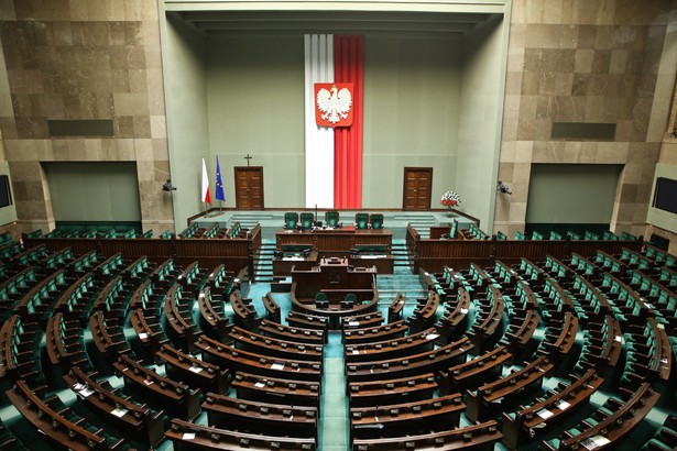 Sejm zajmie się też projektem noweli Kodeksu rodzinnego i opiekuńczego, który zakłada, że umieszczenie dziecka w pieczy zastępczej wyłącznie z powodu ubóstwa, wbrew woli rodziców nie jest dopuszczalne