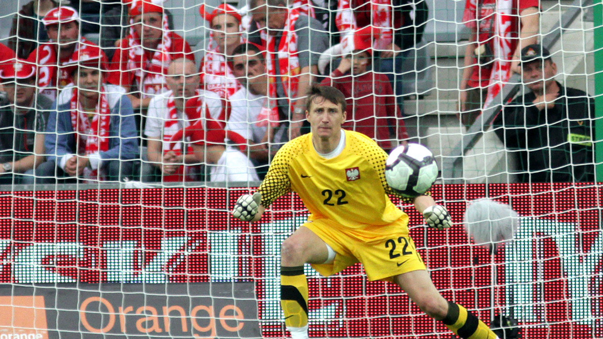 Reprezentacyjny golkiper Rody Kerkrade Przemysław Tytoń, podpisał nowy kontrakt, na mocy którego będzie najlepiej opłacanym piłkarzem w swoim klubie - informuje "Fakt".