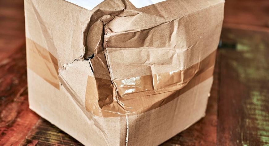 Kartony, pudełka, papier lub foliopaki po odebranych i rozpakowanych przesyłkach – okolice paczkomatów toną w śmieciach!