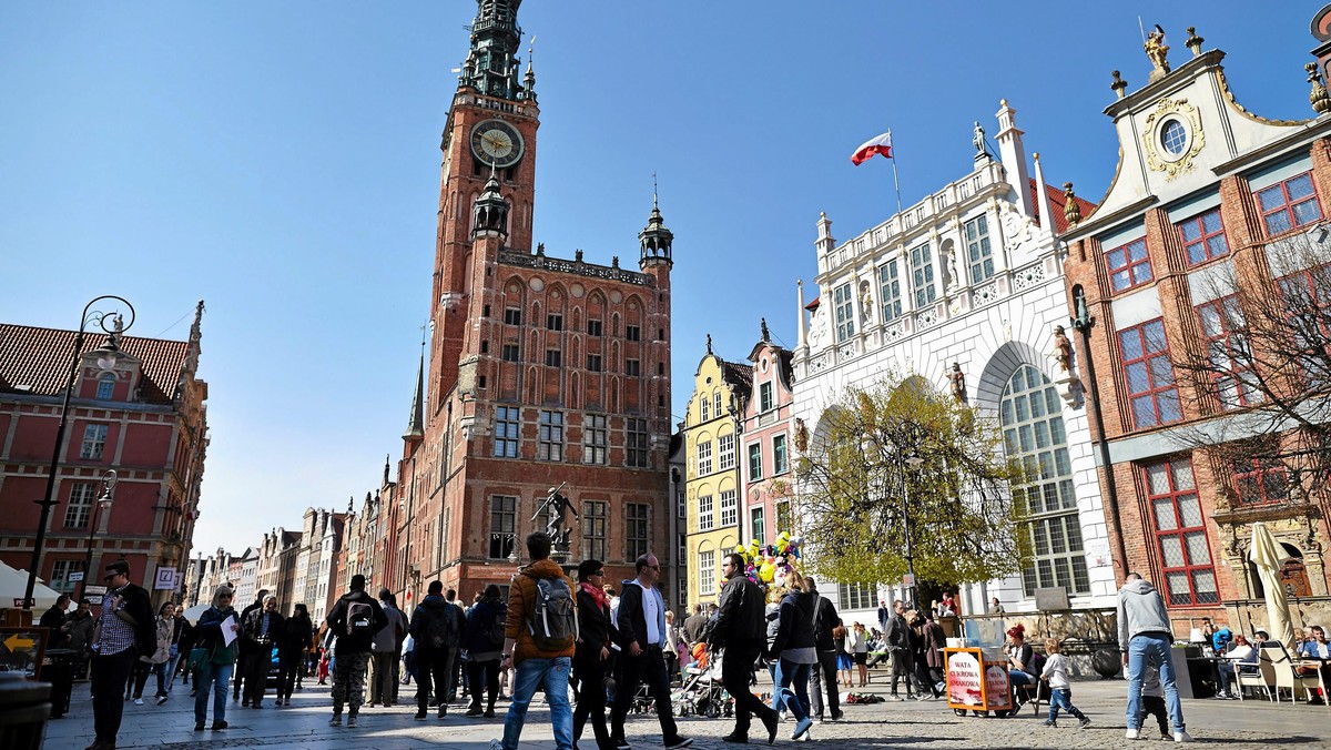 Nie będzie konkursu na przebudowę Drogi Królewskiej. Taką decyzję podjęli urzędnicy z Gdańska, o czym informuje "Gazeta Wyborcza". Zdaniem władz w tej sprawie lepiej będzie zlecić wykonanie inwestycji z wolnej ręki.