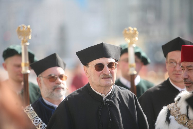 Sławomir Mrożek otrzymał tytuł doktora honoris causa Uniwersytetu Śląskiego, Katowice, rok 2012