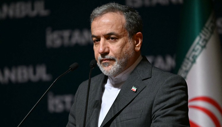 Szef MSZ Iranu deklaruje: Cieśnina Ormuz jest otwarta