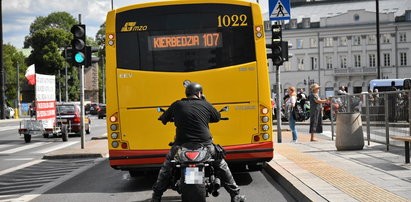 Motocykliści na buspasy