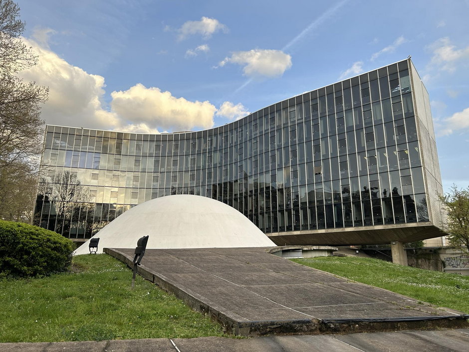 Oscar Niemeyer w Paryżu. Modernistyczna siedziba partii
