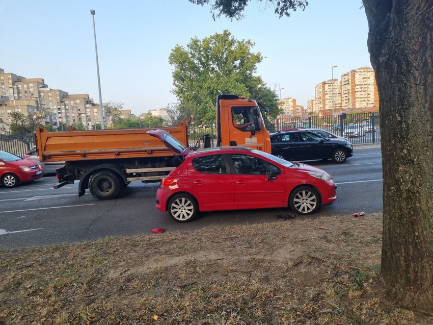 Oboren dečak na Novom Beogradu