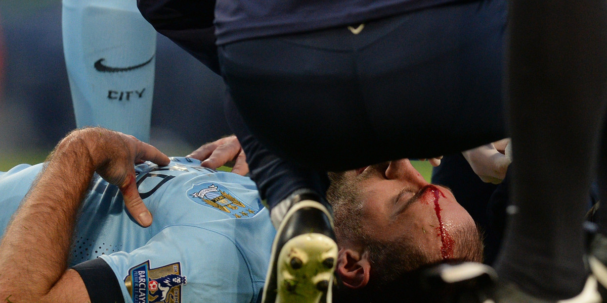 Dramat gwiazdora Premier League! Chwile grozy w meczu Manchesteru City z Burnley. Pablo Zabaleta z rozciętą głową!