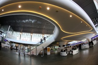 Zmiany na Dworcu Centralnym w Warszawie. Udostępniono antresolę [ZDJĘCIA]