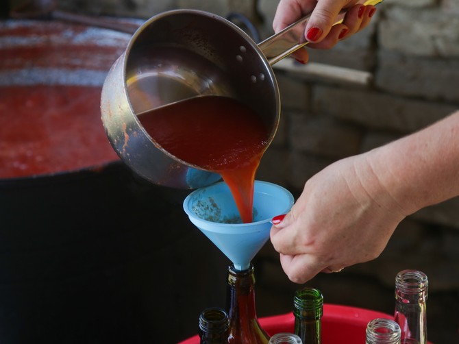 Domaći sok od paradajza sa paprikom
