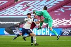 Fabiański zatrzymał Tottenham. Derby Londynu dla West Ham United