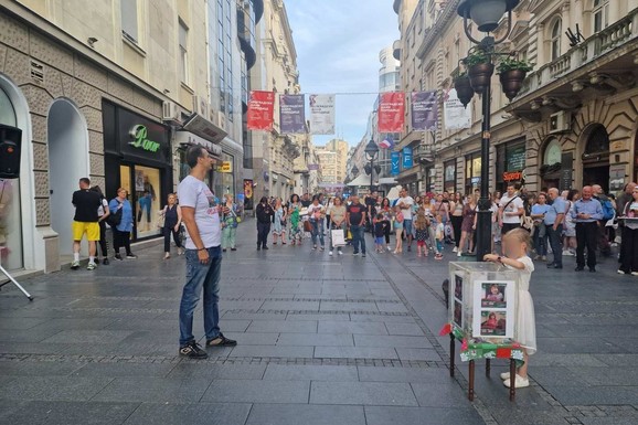 REKORDER NA SCENI On je najviši pevač na estradi sa skoro 2 metra, evo ko mu jedini parira