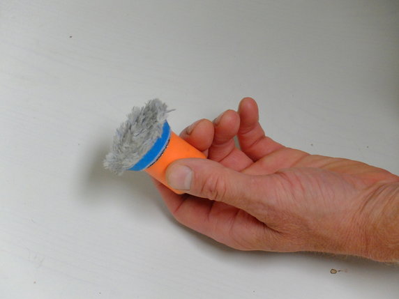 Do polerowania w aucie: minipad nałożony na wałeczek z rzepem – do ręcznego polerowania małych rzeczy