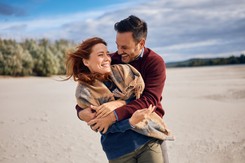 Dlaczego wypada być 'szczęśliwie zakochanym'? ROZMOWA z psychologiem na Walentynki