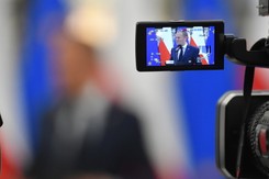 'Ta kombinacja jest głupia, bardzo niekompetentna'. Tusk stanowczo dementuje pogłoski