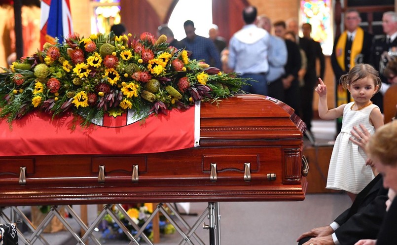 Charlotte O'Dwyer na pogrzebie ojca