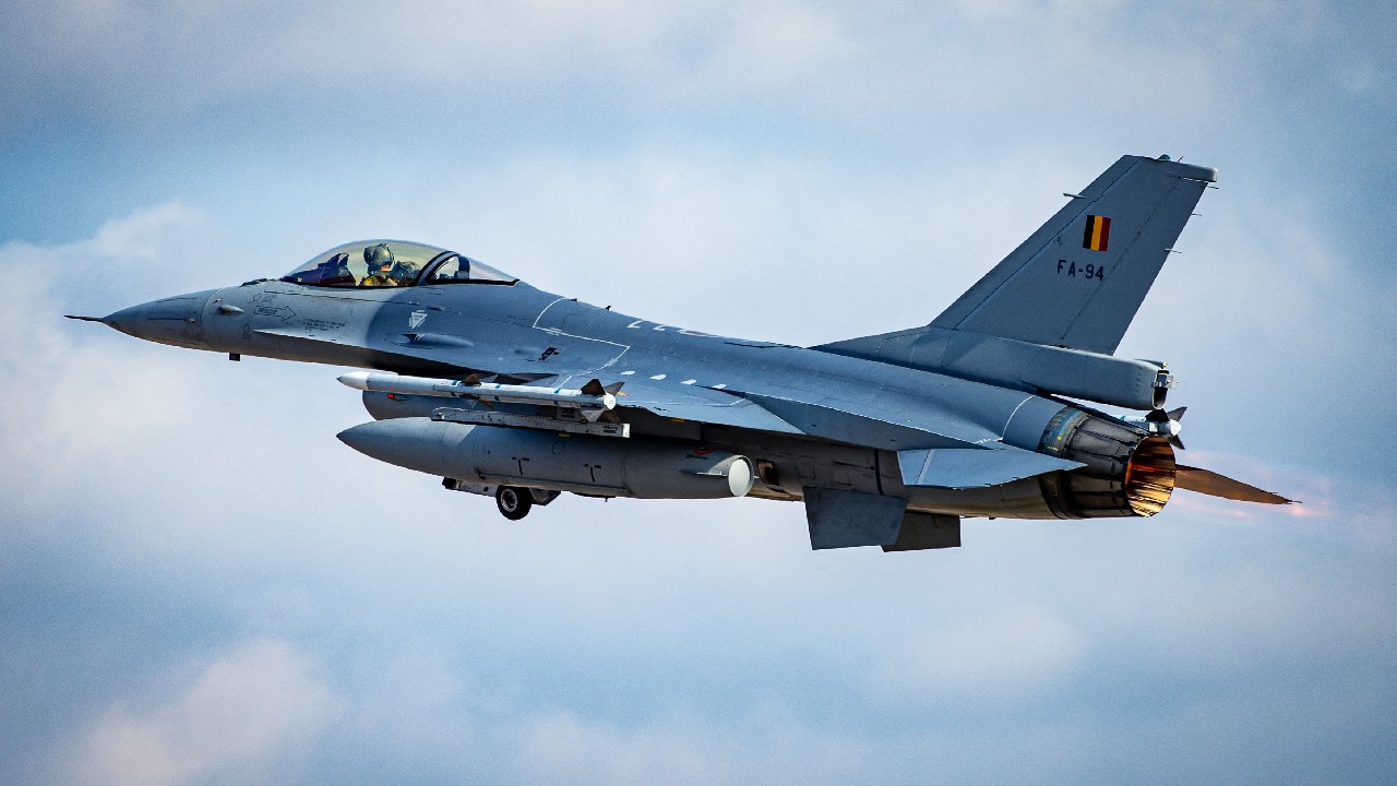 Alertă la granița României în toiul nopții: Avioane F-16 ridicate de urgență, după ce radarele au detectat ținte aeriene lângă Chilia și Periprava
