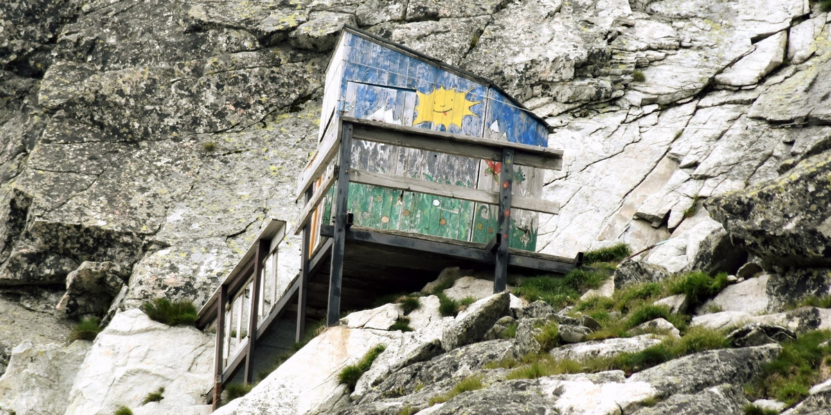 Legendarna toaleta w górach.