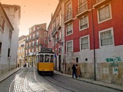 Portugalia: Gęsty dym z pożarów utrudnia plażowanie