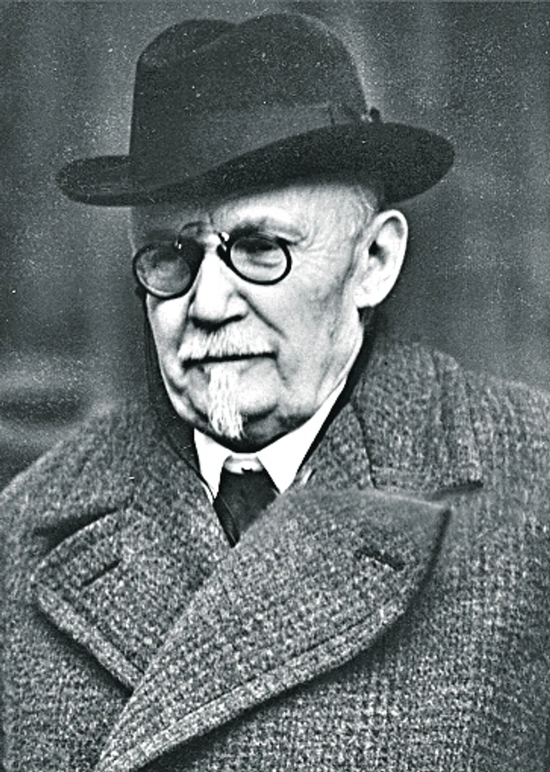 Slobodan Jovanović je Gimnaziju završio u Beogradu, a potom se školovao u Minhenu, Cirihu, Ženevi i Parizu.