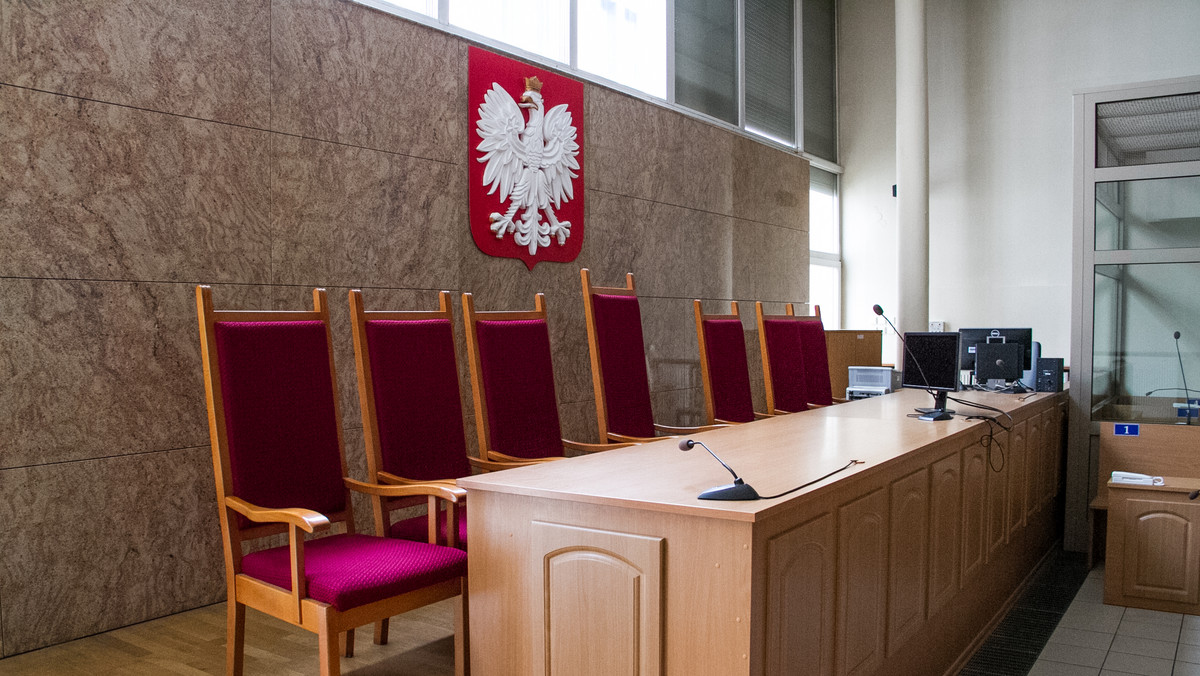 Sąd Okręgowy w Gorzowie Wlkp. skazał na 10 lat więzienia 52-letniego Mirosława K., uznając go winnym wielokrotnych gwałtów na małoletniej pasierbicy, zmuszania kolejnej dziewczynki do tzw. innych czynności seksualnych oraz znęcania się nad czwórką swoich dzieci.