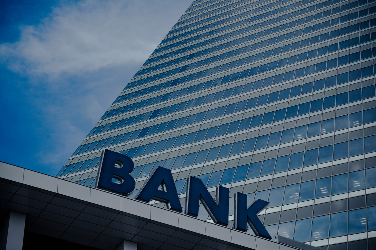 Polskie banki mimo wysokich stóp procentowych notują straty