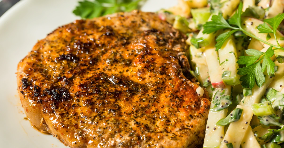 Pyszny obiad na sobotę. Podajemy przepis, Ty gotujesz. Pieczony przekładaniec z szynki