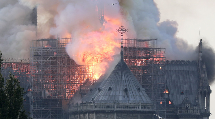 A szakértő szerint jól restaurálhatók lesznek a Notre-Dame-ból elszállított műkincsek / Fotó: MTI/EPA/Ian Langsdon