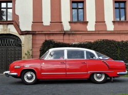 Quiz: kultowe samochody PRL-u. Czy na pewno znasz je wszystkie? Niektóre mogą cię zaskoczyć.