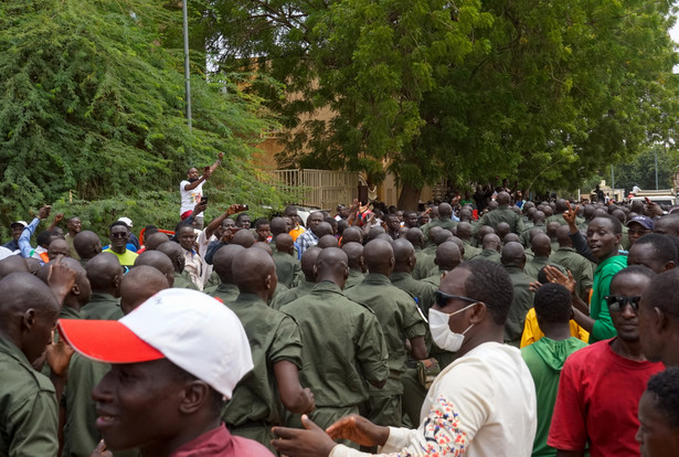 Zwolennicy generała Abdourahamana Tchiani, przywódcy puczu w Nigrze