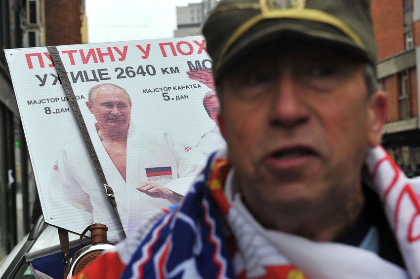 Sa portretom Putina na leđima prešao pola Evrope