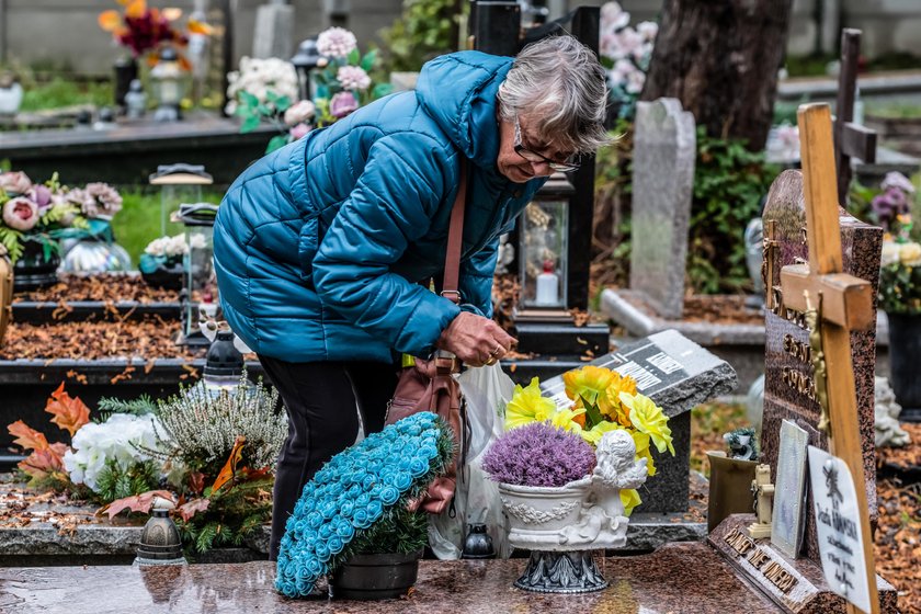 Posprzątają groby seniorom