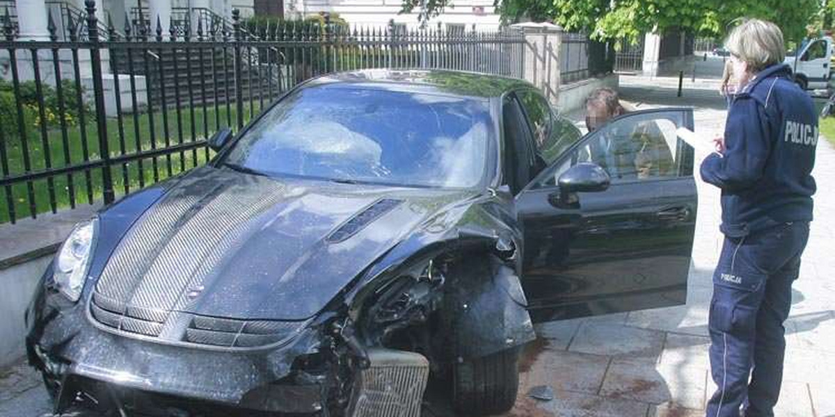 Wypadek w Warszawie. Rozbił auto za ponad milion złotych!